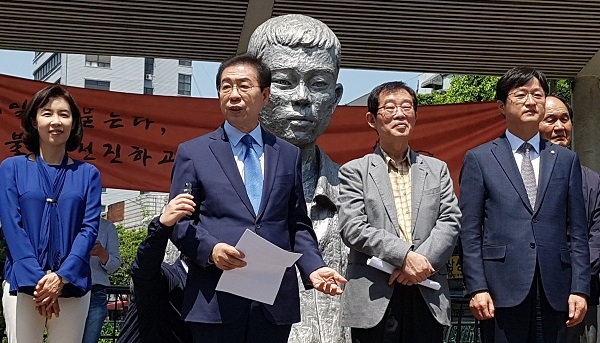 박원순 서울시장 후보가 노동정책공약을 발표하고 있다.