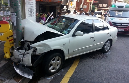 2013년 8월 25일 서울 강북구 미아동에서 발생한 차량 급발진 의심 사고(사진=뉴시스)