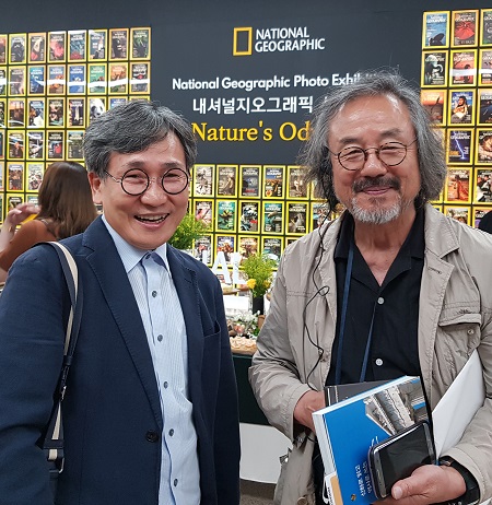 탤런트 촤동환 교수와 김철관 한국인터넷기자협회장이다.