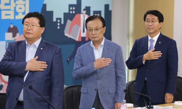 설훈 더불어민주당 최고위원 (맨 왼쪽) / 사진 뉴시스