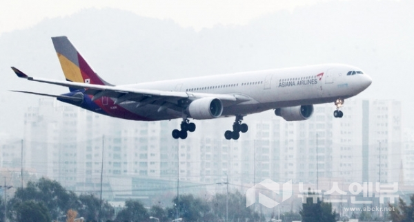 아시아나 항공이 HDC현대산업개발 컨소시엄을 우선협상대상자로 선정했다.