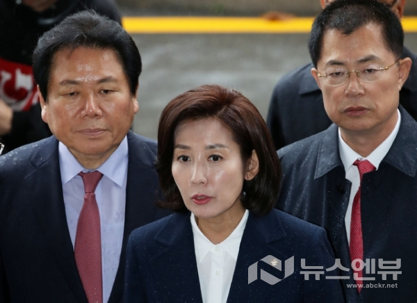 나경원 자유한국당 원내대표가 13일 오후 서울 양천구 서울남부지검에 출석했다.