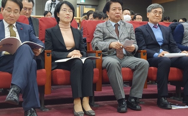 축사를 한 더불어민주당 이원욱 의원, 박선숙 의원, 노웅래 의원과 김철관 한국인터넷기자협회장.
