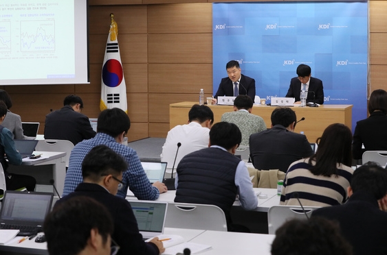 KDI는 2020년 한국 경제전망과 관련 2.3% 내외의 성장률을 기록할 것으로 전망했었다.Ⓒ뉴시스