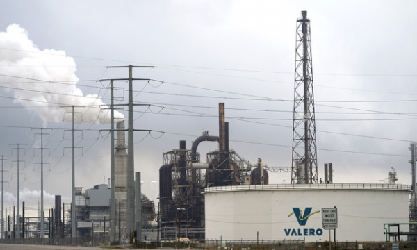 미국 텍사스주 포트아더에서 촬영한 발레로 포트아더 정유공장의 모습.ⓒAP/뉴시스