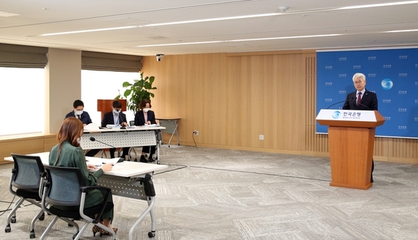 박양수 한국은행 경제통계국장이 지난 달 7일 서울 중구 한국은행에서 열린 2020년 3월 국제수지(잠정) 설명회에서 발표하고 있다. (사진=한국은행 제공)