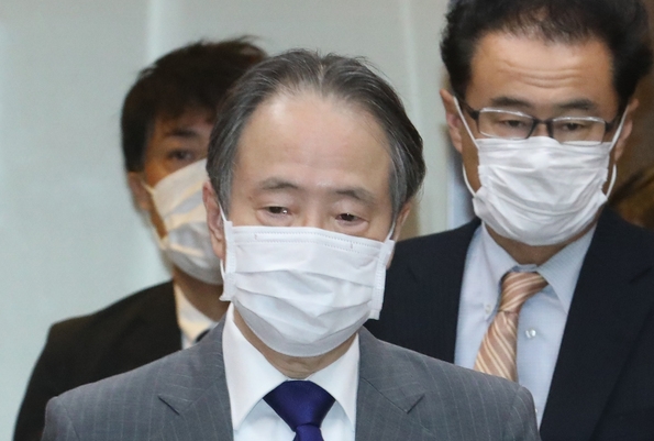 '군함도 역사 왜곡' 일본산업유산 전시관 공개 관련 초치되었던 도미타 고지 주한일본대사가 15일 서울 종로구 외교부청사를 나서고 있다.Ⓒ뉴시스