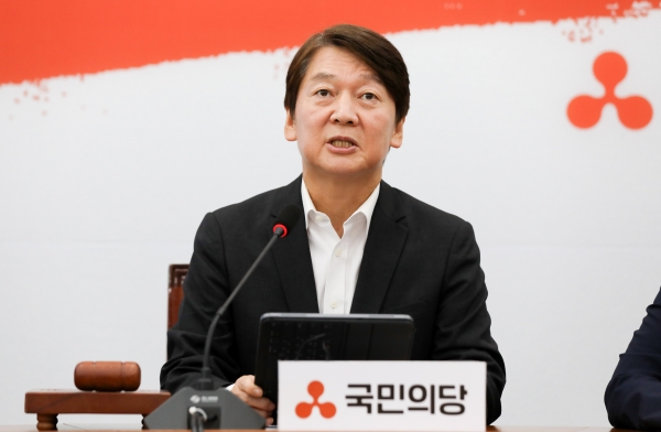 안철수 국민의당 대표가 9일 오전 서울 여의도 국회에서 열린 당 최고위원회의에서 발언하고 있다.