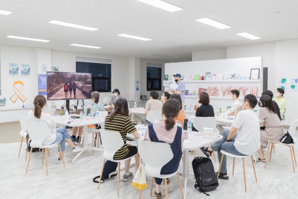 청년 대상 역사·문화 진로체험 강사 양성과정 「청년 로컬크리에이터」를 운영하는 모습이다./사진=성북구청 제공