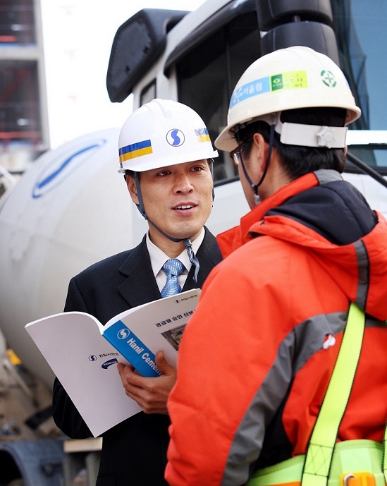 한일시멘트가 기술연구소를 통해 고객 만족도 향상을 위한 '비포서비스'를 실시한다 /사진=한일시멘트 제공