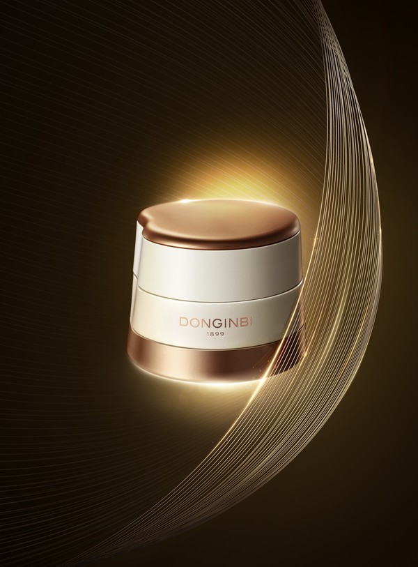 정관장 홍삼의 120여년 노하우를 담은 프리미엄 홍삼 화장품 브랜드 ‘동인비’가 고농축 홍삼 성분과 골드실크추출물을 함유한 안티에이징 크림 ‘진 크림 실크’를 출시했다. /사진=정관장 동인비 제공