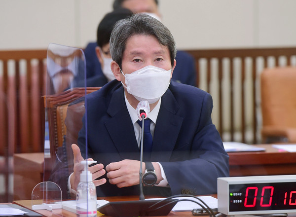 이인영 통일부 장관이 8일 국회에서 열린 외교통일위원회의 통일부 등에 대한 국정감사에서 의원들의 질의에 답하고 있다. 2020.10.08. /사진=뉴시스