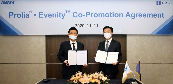 종근당과 암젠코리아는 지난 11일 골다공증 치료제의 국내 공동판매 계약을 체결했다. (왼)김영주 종근당 대표, (오)노상경 암젠코리아 대표. 사진/종근당