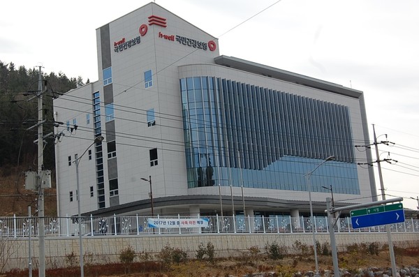 국민건강보험공단 고객센터 상담원은 민간 위탁업체 소속 노동자다. 이들은 하루 평균 120콜 이상 받는 것으로 나타났다.  사진/뉴시스