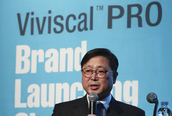 유영효 GC녹십자웰빙 대표가 지난 2018년 11월 4일 서울 용산구 그랜드 하얏트 서울 그랜드살롱에서 열린 비비스칼 프로 론칭 행사에 참석해 개회사를 하는 모습.  사진/뉴시스