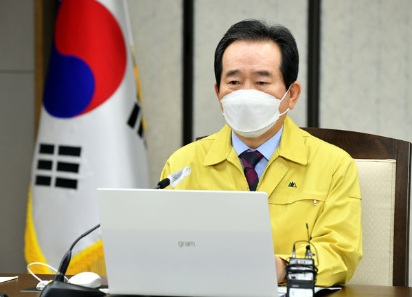 정세균 국무총리가 9일 오전 정부세종청사에서 에서 열린 코로나19 대응 중대본 회의를 주재하며 모두발언을 하고 있다.  사진/뉴시스.