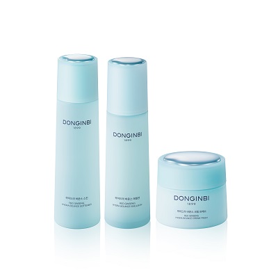 하이드라 바운스 라인의 주 원료인 ‘홍삼히알루론산™’은 피부 수분 장벽에 도움을 주는 홍삼 다당체와 히알루론산을 최적의 비율로 혼합한 동인비만의 수분 특화 성분이다. 사진/ 정관장 제공