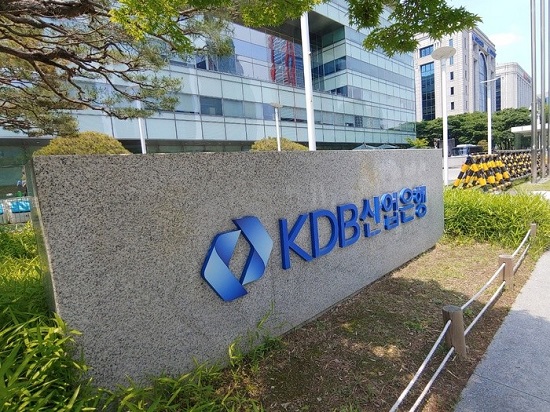 산업은행이 ‘이베스트-BEV신기술조합’과 합의한 WCP 전환사채(CB) 매매를 일방적으로 제3자 우선매수권 지정 행사를 통보했다. 하지만 산업은행의 우선매수권이 행사되더라도 CB 소유권이 이베스트-BEV신기술조합이 아닌 제3자에게 넘어갈 가능성은 낮아 보인다. 사진/뉴시스 제공