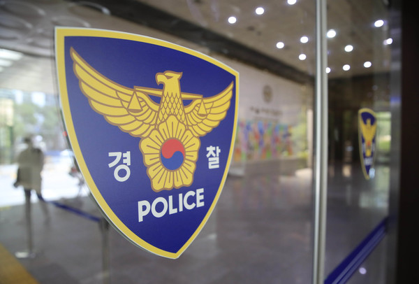 26일 경찰에 따르면 서울 강동경찰서는 특정경제범죄 가중처벌 등에 관한 법률(특정경제범죄법)상 업무상 횡령 혐의를 받는 강동구청 투자유치과 소속 공무원 A씨를 긴급체포해 조사 중에 있다고 전해졌다. 사진/뉴시스 제공