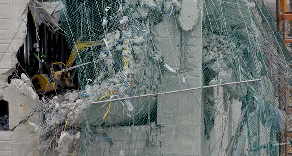 광주 화정아이파크 붕괴사고가 발생한 지 29일째에 접어든 오늘 8일 마지막 매몰자를 수습하기 위한 구조 작업이 이어지고 있다. 사진/ 뉴시스 제공