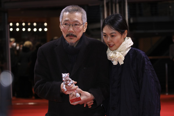 Na 72ª Cerimônia de Premiação do Festival Internacional de Cinema de Berlim, realizada no 16º dia, horário local, o diretor Hong recebeu o Grande Prêmio do Júri do Urso de Prata por seu 27º longa-metragem 