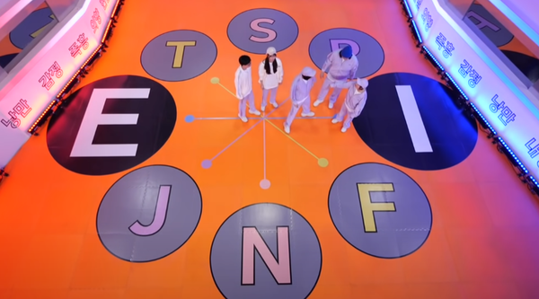  MBC 예능프로그램 놀면 뭐하니? MBTI 특집에서 I와 E로 팀을 나누는 모습. 사진/ MBC 놀면 뭐하니? 갈무리