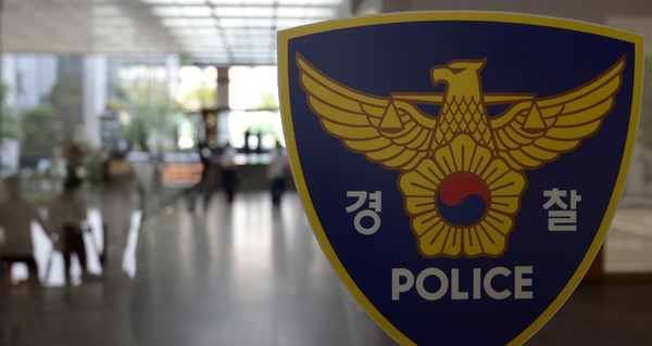  20일 한 남성이 마약 간이 검사를 실시한 결과 양성 반응이 나왔다. 이에 따라 ‘마약 청정 국가’는 옛말이라는 우려의 목소리가 번지고 있다. 사진/ 뉴시스 제공