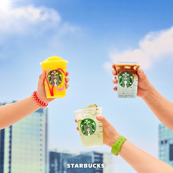 스타벅스 코리아가 4월 12일부터 ‘내가 좋아하는 것을 즐기는 나만의 여름’을 주제로 시원한 여름 음료 3종과 푸드 4종 출시를 비롯해 별 적립 이벤트를 전개하며 본격적인 여름 시즌을 시작한다. 사진/ 스타벅스 코리아 제공
