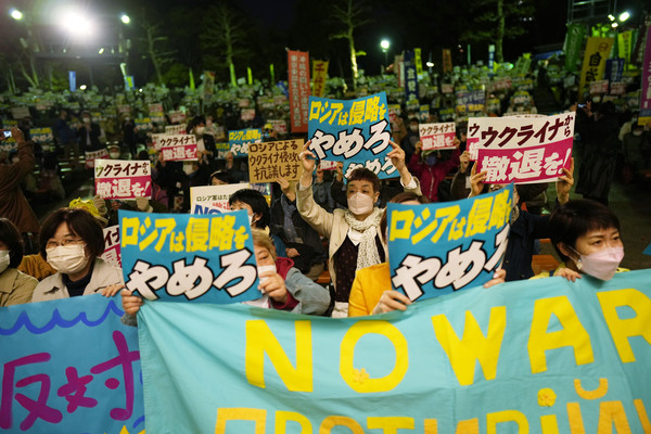 지난 8일 일본 도쿄에서 러시아의 우크라이나 침공에 항의하는 시위가 열리고 있다. 사진/ 뉴시스 제공