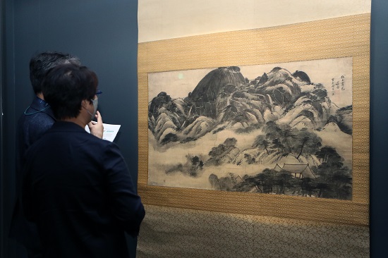 국립중앙박물관은 27일 국립현대미술관과 공동 주최하는 '어느 수집가의 초대-고(故) 이건희 회장 기증 1주년 기념전'이 28일부터 8월 28일까지 연다고 전했다. 사진/ 뉴시스 제공