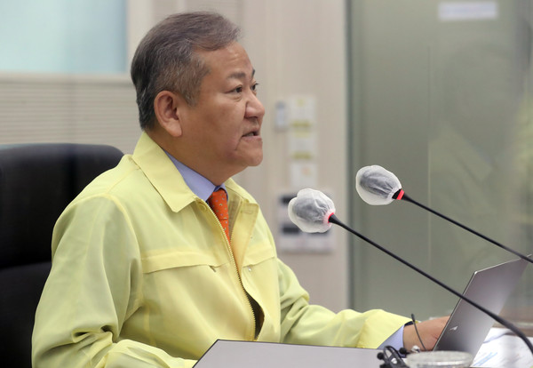 정부가 코로나19 확진자의 격리 의무화를 6월20일까지 4주간 더 연기하기로 했다. 격리 기간은 이전과 동일하게 7일로 유지된다. 사진/ 뉴시스 제공