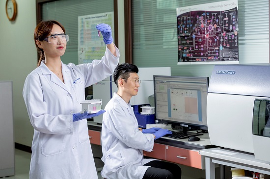  JW신약 산하 연구법인 JW크레아젠은 의약품시료 전문 유통기업인 닥터바이오와 연구개발용 사이토카인에 대한 위탁판매 계약을 체결했다고 30일 밝혔다. 사진/ JW크레아젠 제공