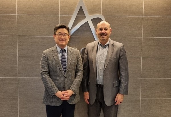 JW그룹은 글로벌 바이오기업과 개방형 혁신 전략(오픈 이노베이션) 추진을 강화하기 위해 미국 벤처캐피탈(VC) 아치벤처파트너스(ARCH Venture Partners)와 업무협약을 체결했다고 13일 밝혔다. 사진/JW그룹 제공