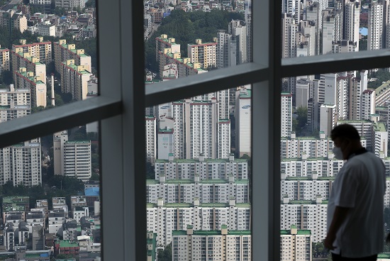한국부동산원이 7월 4주전국 주간 아파트가격 동향을 조사한 결과, 매매가격은 0.06% 하락, 전세가격은 0.05% 하락했다. 전국 주간 아파트 매매가격은 지난주(-0.04%) 대비 하락폭 확대됐다. 