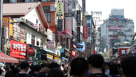 상가임대료를 인하한 부동산임대업자에 대한 소득세 또는 법인세 공제를 ‘23년까지 연장하는 법안이 국회에 제출됐다. 사진/ 뉴시스 제공