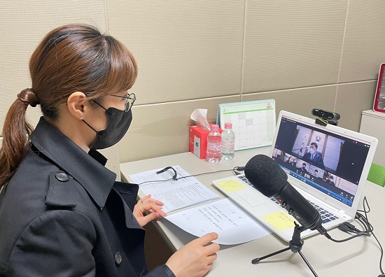 법원행정처(처장 김상환)와 여성가족부(장관 정영애)는 6일 공판 과정에서의 아동·청소년 성폭력 피해자 보호를 위해 오는 11일부터 8개 해바라기센터에서 영상증인신문 시범사업을 추진한다고 밝혔다. 사진은 영상증인신문 사례 모습. 사진/ 법원행정처 제공