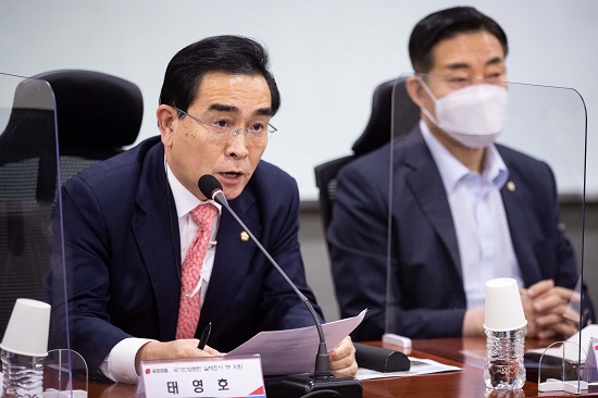 태영호 국민의힘 의원이 22일 외교부로부터 받은 ‘재외국민 사건·사고 통계’에 따르면 지난 5년간 해외에서 극단적 선택을 한 우리 국민이 최근 5년간 총 914명으로, 작년 한 해만 180명으로 10년 전인 2012년 118명에 비해 1.5배 이상 증가했다. 사진/ 뉴시스 제공