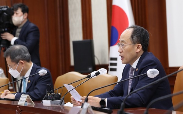 추경호 경제부총리 겸 기획재정부 장관이 18일 오전 서울정부청사에서 열린 '비상경제장관회의'에서 모두발언을 하고 있다. / 사진 = 뉴시스