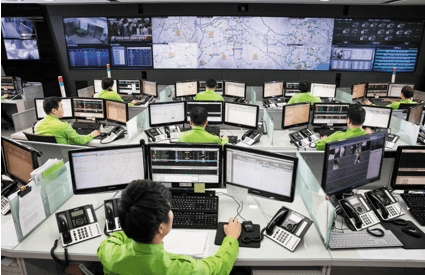 실시간 이상상황에 대한 관제모니터링으로 안전하고 쾌적한 쇼핑이 가능합니다. / 에스원 홈페이지