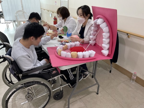 찾아가는 장애인 이동치과 진료/ 사진 고양시