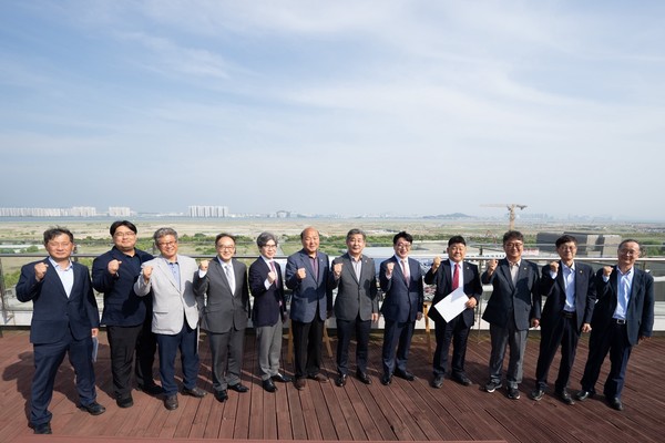 인천광역시의회 산업경제위원회(위원장 정해권)/사진 인천시의회