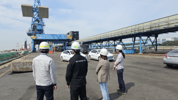 대한민국 안전대전환 기간에 대규모 해양오염사고 예방을 위해 관내 해양시설을 대상으로 안전 사항을 점검/ 사진 인천시