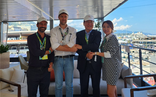 유정복 인천시장이 현지시간 5월 25일 F1 그랑프리가 열리고 있는 모나코에 방문해, F1 서킷 디자인 전문업체인 DROMO社의 CEO 야르노 자펠리(Jarno Zaffelli)를 만나 실무 협의서를 체결했다./사진 인천시