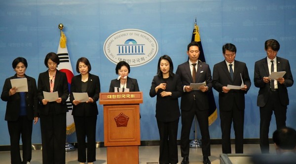 더불어민주당 황정아 의원 은 4일 국회 소통관에서 '일본 라인 강탈 및 정부 대응 촉구 결의안' 대표 발의 기자회견을 가졌다.    사진/ 뉴스엔뷰 진선미 기자