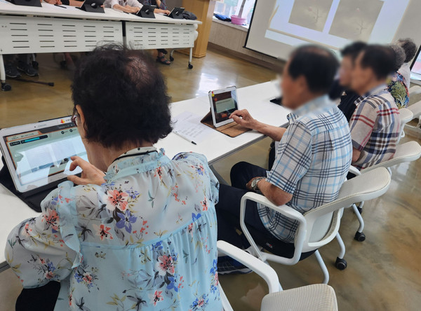 태블릿PC활용 치매 예방 인지강화교실/사진 고양시