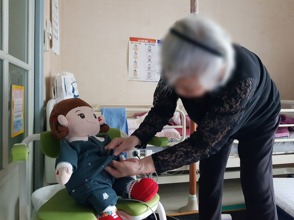 AI돌봄 로봇‘효돌·효순이’/사진 고양시