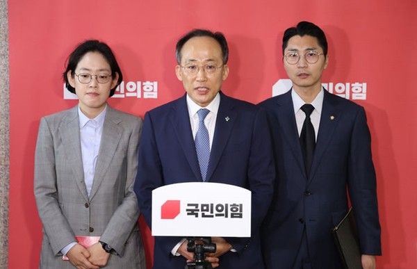 추경호 국민의힘 원내대표가 19일 서울 여의도 국회에서 법사위, 운영위 관련 기자회견을 하고 있다. / 사진 = 뉴시스