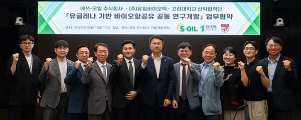 사진 왼쪽부터 조창호 유일바이오텍 대표, 에쓰오일 케미칼기술개발부문장, 권정환 고려대 산학협력단 단장. / 사진 = 에쓰오일