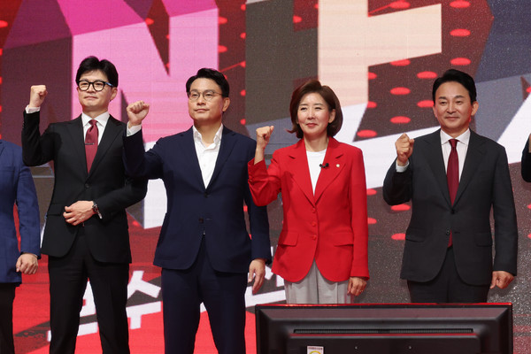 지난 8일 윤상현, 한동훈, 나경원, 원희룡 국민의힘 당 대표 후보가 광주 서구 김대중컨벤션센터에서 열린 국민의힘 제4차 전당대회 광주·전북·전남·제주 합동연설회에서 정견발표를 하고 있다. 사진 / 뉴시스