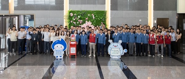 한국가스공사는 올바른 청렴윤리문화를 전사적으로 확산하기 위해 '청렴 나무 및 청렴 우체통 설치' 행사를 개최 / 사진 = 한국가스공사 제공